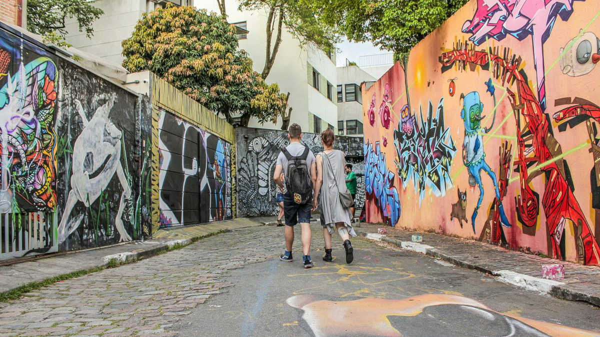 De túneis grafitados a jardins escondidos: um roteiro para redescobrir São Paulo e se encantar com seus tesouros secretos.
