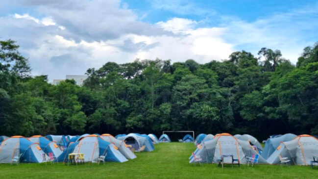 Acampamento será montado na área do campo de futebol e arredores do parque, garantindo um espaço amplo, organizado e seguro