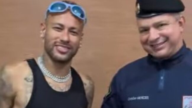 Neymar agradece Polícia Militar pelo trabalho no Carnaval do Rio de Janeiro