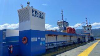 Embarcação transporta 320 pedestres e 56 veículos por viagem