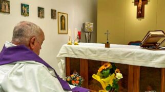 O papa Francisco deve receber alta hospitalar neste domingo (23/3) e seguir para sua residência no Vaticano, a Casa Santa Marta