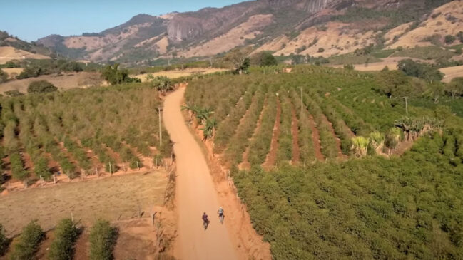 Conheça a Rota do Vulcão, um percurso de 370km que cruza 13 cidades entre SP e MG, com subidas íngremes e vistas incríveis.