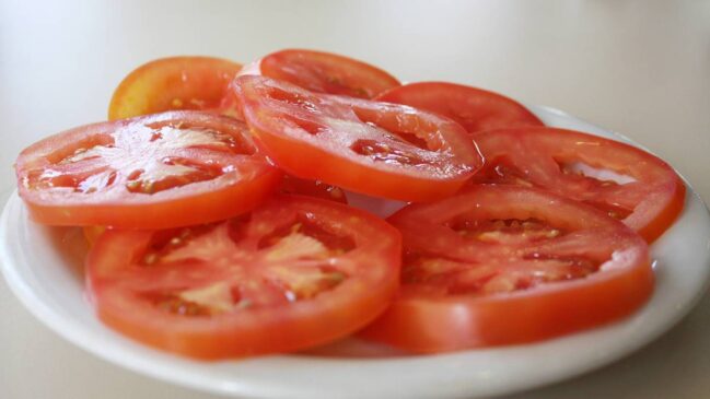 Tomate é ingrediente obrigatório do bauru, mas acompanhado com orégano. Foto: Divulgação/Prefeitura de Bauru