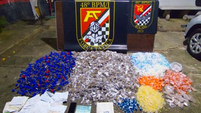 Polícia estoura 'sede' do tráfico e apreende crack, maconha e cocaína