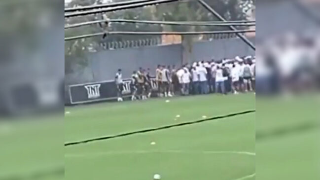 Torcedores foram cobrar os jogadores após a derrota, por 2 a 1, para o Red Bull Bragantino