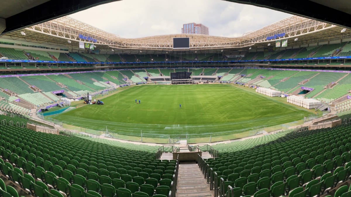 Tour no Allianz Parque oferece a visita completa, com acesso à Sala de Troféus, vestiários, gramado e bancos de reservas. /Foto: Divulgação/Allianz Parque