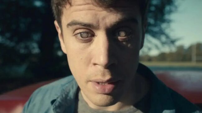 Sucesso mundial e presente no catálogo da Netflix, a série Black Mirror traz o debate de novas tecnologias