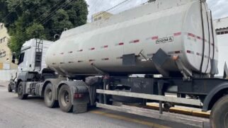 Caminhão foi apreendido com cerca de 22 mil litros de combustível furtado
