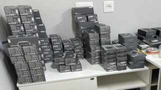Loja vendia relógios sem nota fiscal e sem documentação que comprove a importação do produto