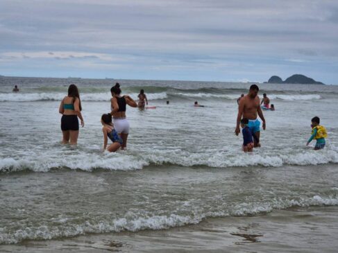 Praia da Enseada, no Guarujá, onde houve pelo menos um resgate