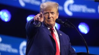 Política de Trump é estabelecida por meio do aplicativo da Alfândega e Proteção de Fronteiras (CBP)