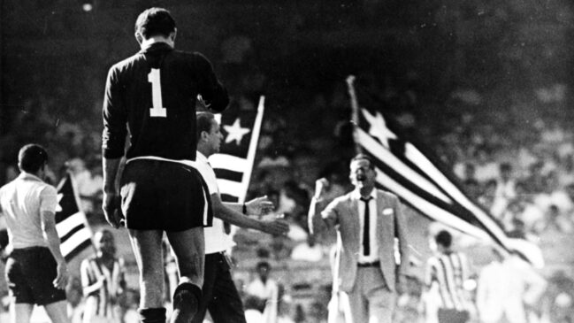 Dono da camisa número 1 do Botafogo, o eterno Manga foi campeão carioca 4 vezes