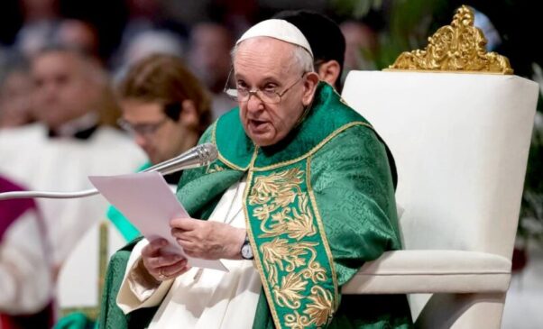 Aos 88 anos, papa Francisco foi diagnosticado com bronquite