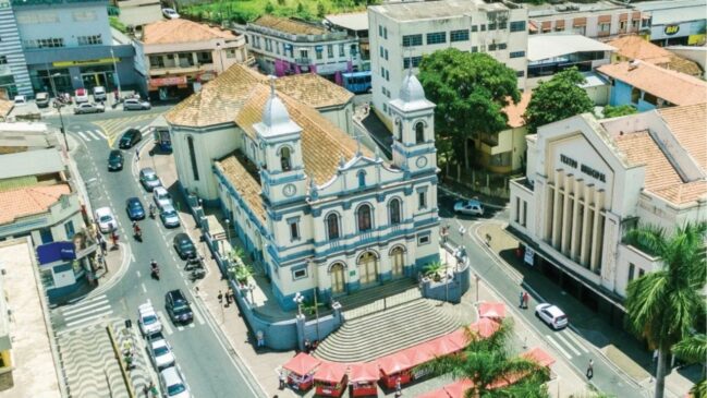 Pesquisa revela que cidade mineira oferece a combinação perfeita de segurança, educação e infraestrutura para famílias