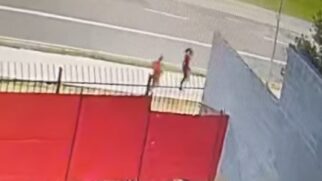 Momento em que a jovem é atacada pelo suspeito próximo à linha 3-Vermelha do metrô