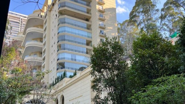Apartamento faz parte do Edifício Professor Adolpho Carlos Lindenberg