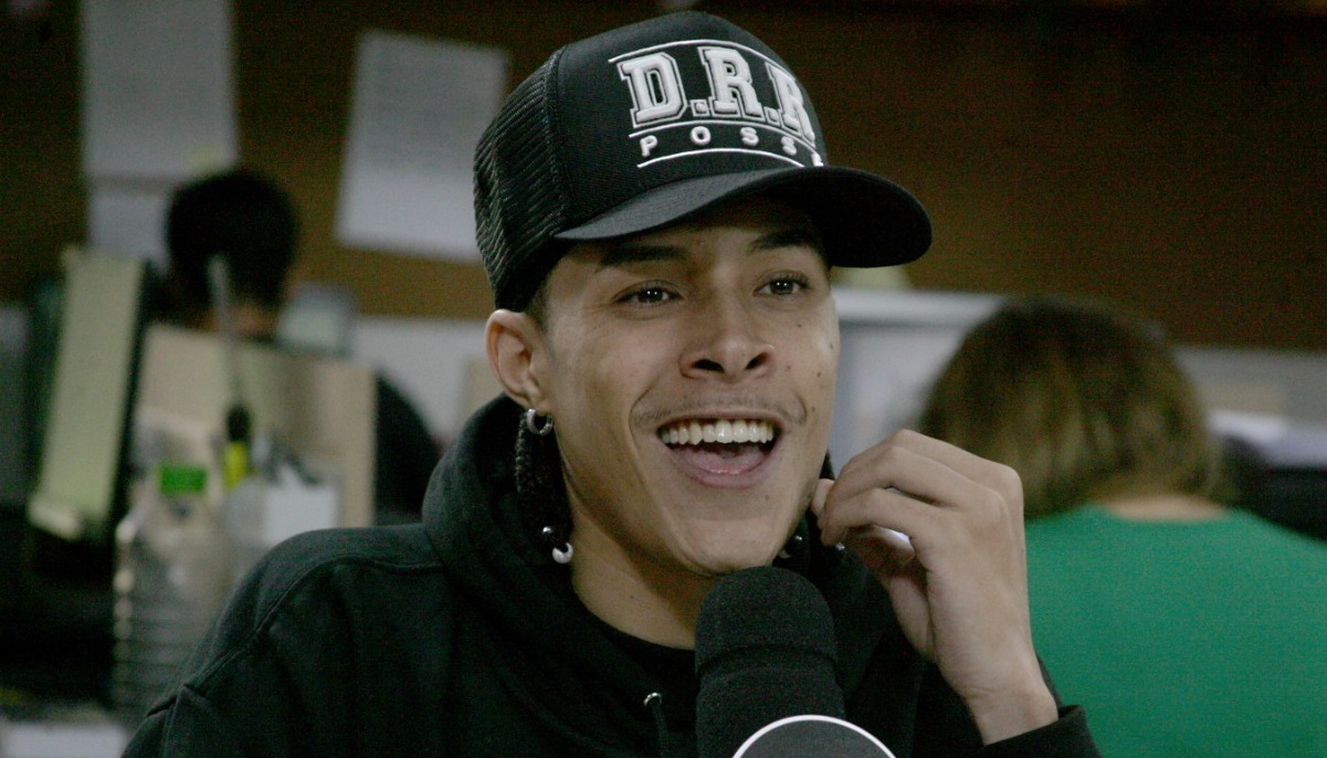 Magrão, um dos MCs de batalha mais populares do Brasil, durante entrevista