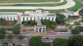 Em alguns mármores da Tribuna Social foram encontrados fósseis marinhos de crustáceos e moluscos.