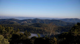 O distrito localizado no sul de Minas Gerais, ganha um charme especial no outono. Na foto, vista da pousada Pedras dos Sonhos