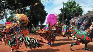 Maracatu representa ascoroações de reis e rainhas do antigo Congo africano