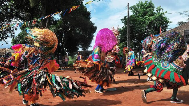 Maracatu representa ascoroações de reis e rainhas do antigo Congo africano