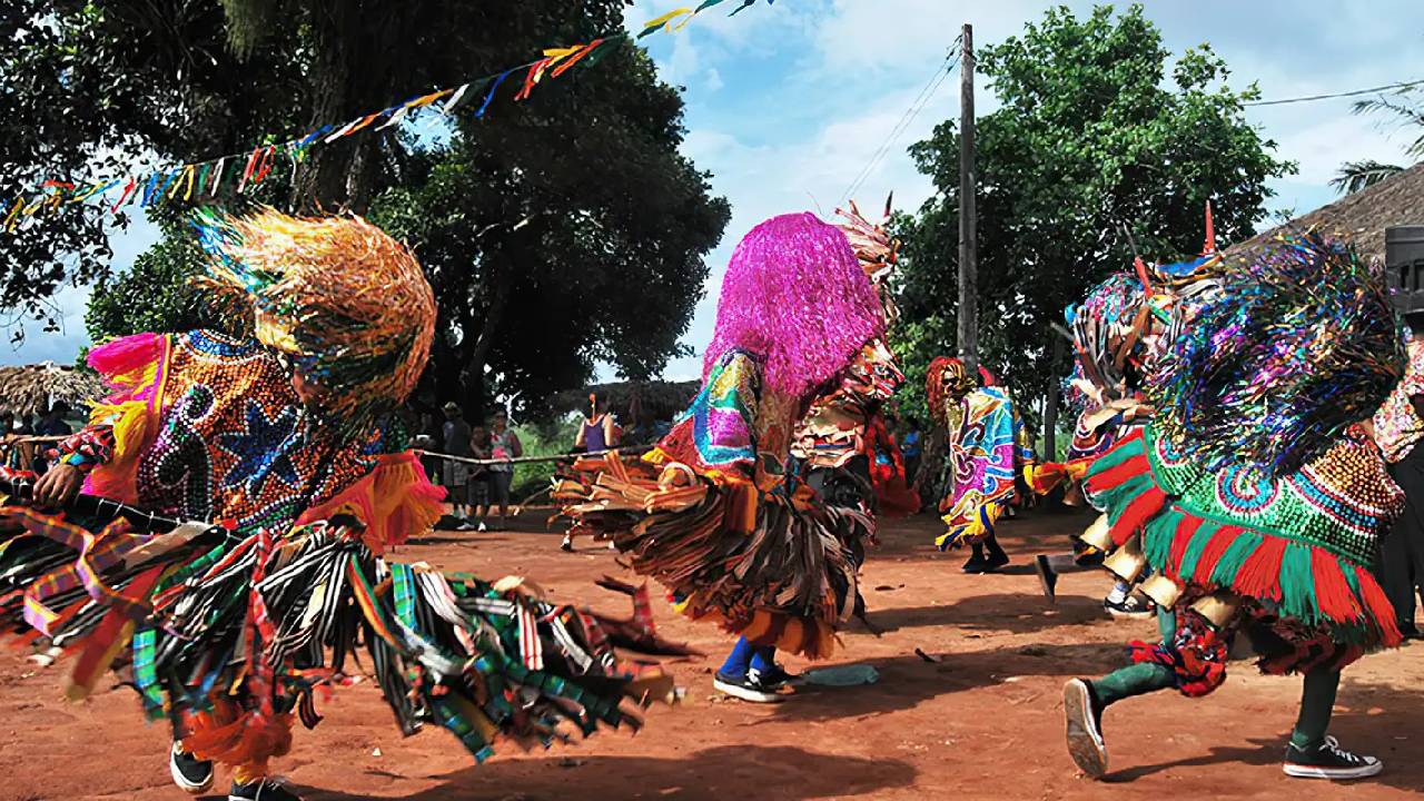 Maracatu representa ascoroações de reis e rainhas do antigo Congo africano