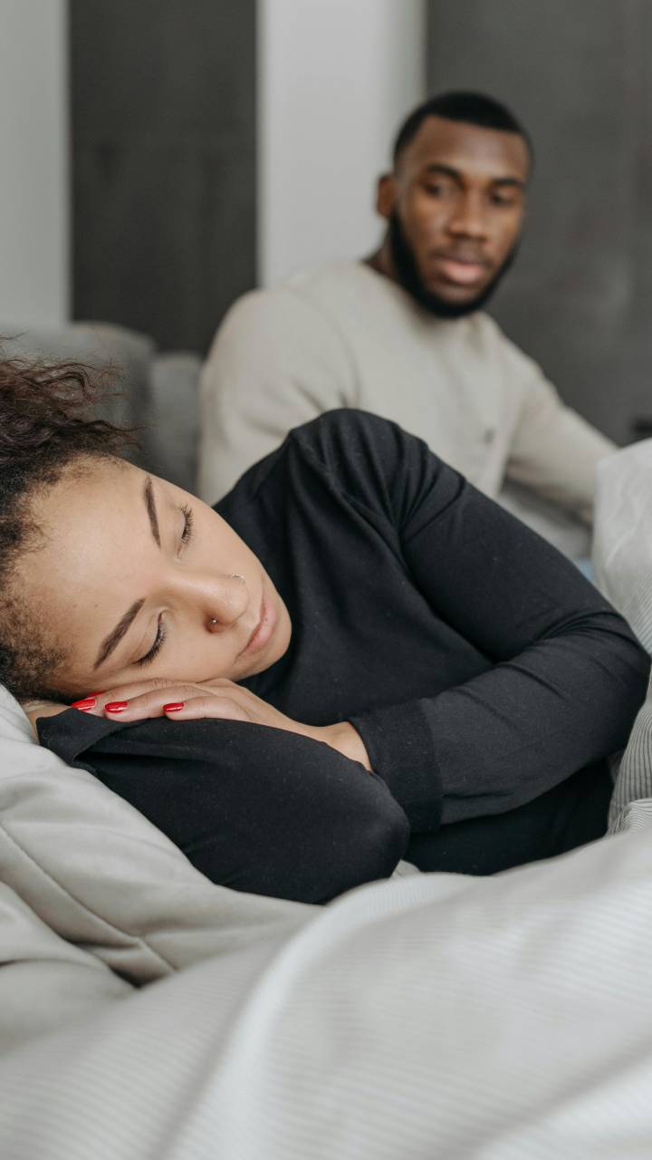 Muitos casais, porém, temem que dormir separados prejudique a intimidade; cerca de 25% dos que tentam a prática acabam voltando a compartilhar a cama, segundo a SleepFoundation.org.