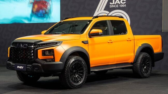 Picape é equipada com motor 2.0 turbo combinado a dois elétricos, um em cada eixo, com entrega total de 523 cavalos