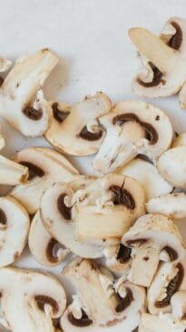 Cogumelos - alimentos do reino fungi possuem alto valor de vitamina D, principalmente aqueles expostos à luz UV durante o cultivo.