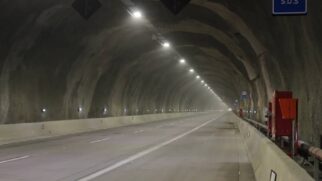 Na via de cada túnel da Tamoios tem uma Santa Bárbara, padroeira dos tuneleiros
