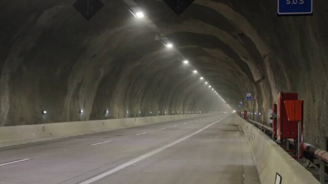 Na via de cada túnel da Tamoios tem uma Santa Bárbara, padroeira dos tuneleiros