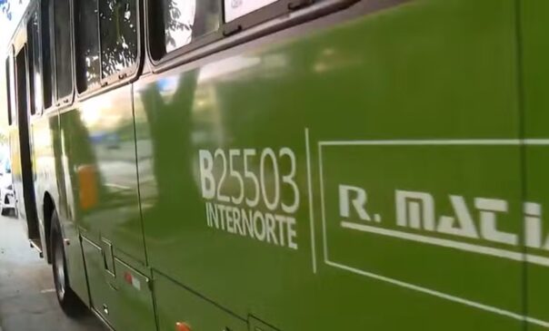 Criminosos entraram em ônibus na manhã desta quinta-feira (3/4)