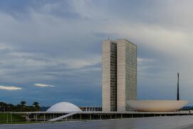 Inocentar ou não os adversários do governo?