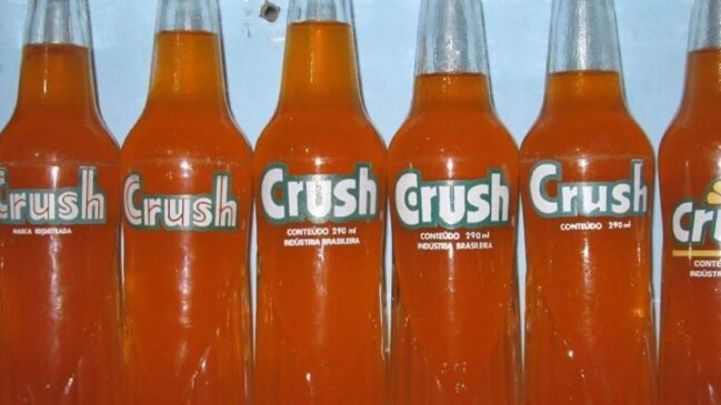 Com um sabor marcante de laranja, morango ou uva, o refrigerante Crush tinha uma legião de fãs brasileiros