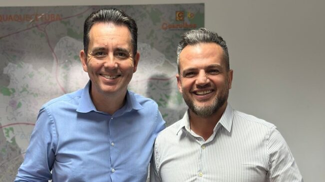 Paulo Serra e Eduardo Boigues, prefeito de Itaquaquecetuba, durante encontro recente