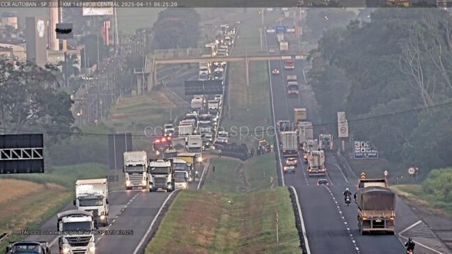 Acidente ocorreu, por volta das 5h20, no sentido de São Paulo