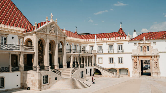 Universidade informou que tem planos para lançar em breve novos cursos no País