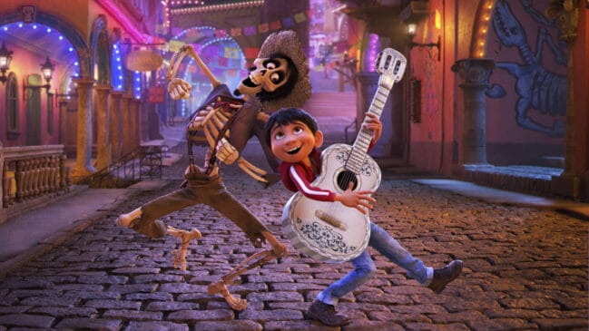 Viva - A vida é uma festa foi lançado em 2017 e também faz parte do Mundo Pixar. /Foto: Divulgação/Disney Pixar