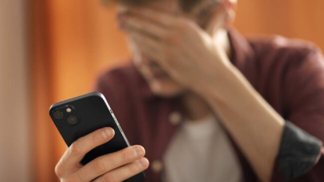 Depois de dois anos de queda, a venda global de smartphones voltou a crescer em 2024 segundo pesquisa da Market Pulse da Counterpoint
