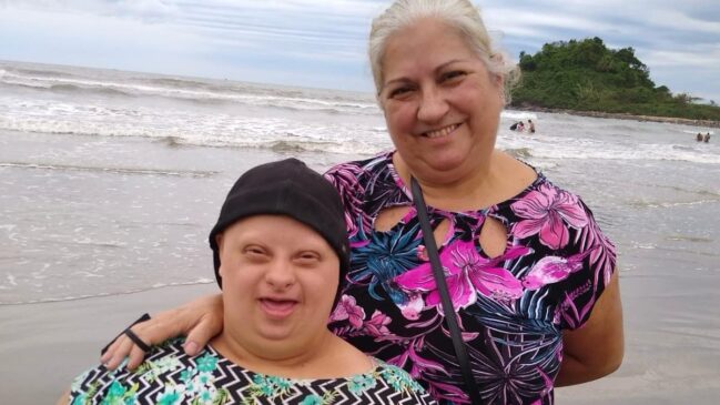 Ana Paula que já foi nadadora no Instituto Jô Clemente e a sua mãe