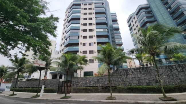 Apartamento no Guarujá oferece 118 m² de área total e 74 m² de área útil