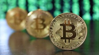 Convertido para o real, um bitcoin equivale a R$ 619,3 mil, o maior valor de mercado desde sua criação
