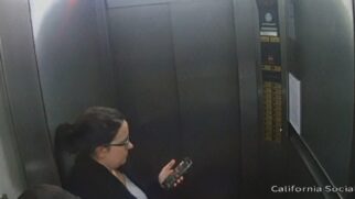 Imagens de câmeras de vigilância do prédio mostram que Fernanda Bonin desceu sozinha pelo elevador, segurando o celular