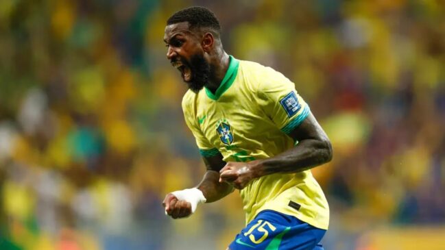 Gerson sofreu uma inflamação no joelho esquerdo em jogo contra Palmeiras