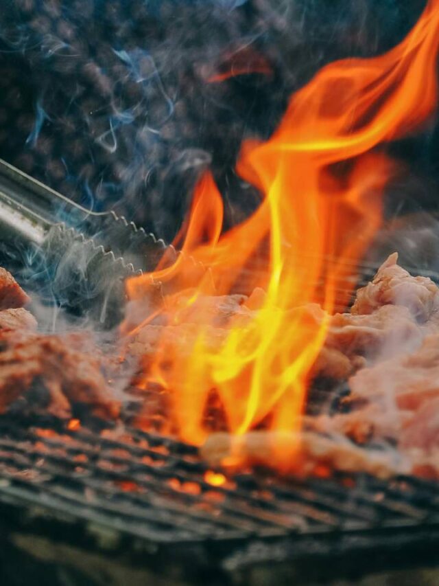 Jogar sal na brasa vai salvar seu churrasco