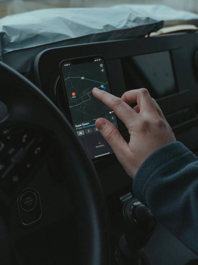 Alerta de multa para quem usa suporte de celular no carro dessa forma
