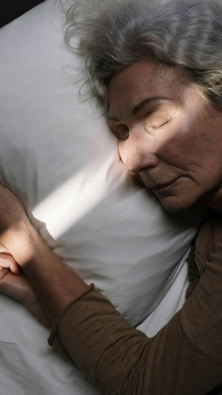 Por isso, entender como melhorar sua posição de dormir para acordar se sentindo melhor é fundamental para conquistar um sono mais saudável e revigorante.