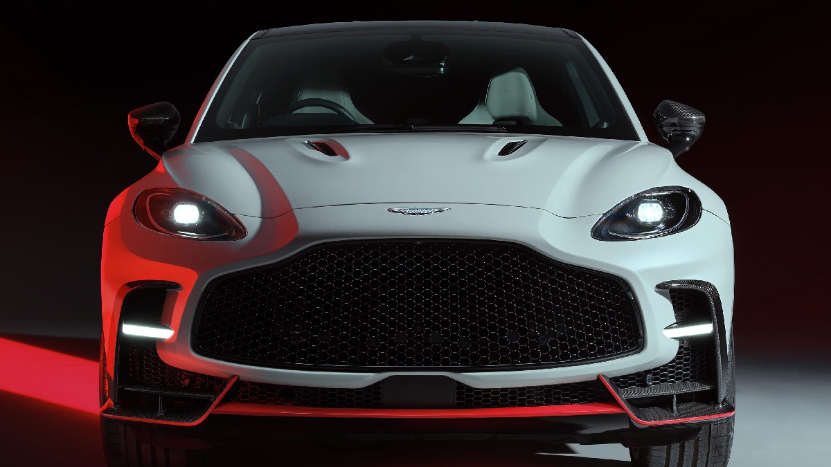 No coração do novo DBX S está uma versão atualizada do motor 4.0 V8 biturbo da Aston Martin