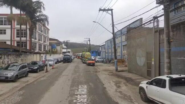 Acidente foi no bairro Vila Santa Cecília, por volta das 23h