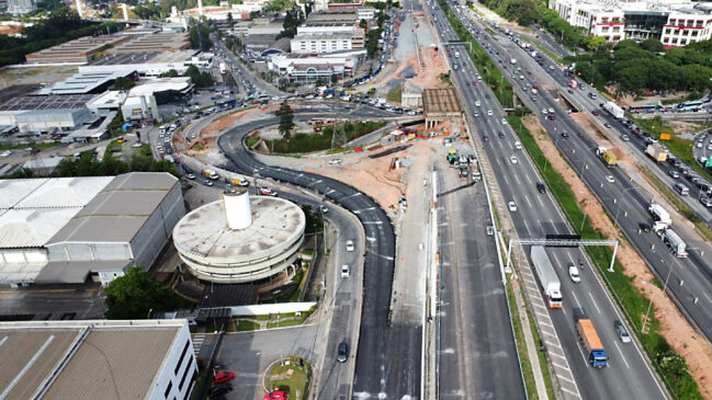 Obra na rodovia Castello Branco, em Barueri